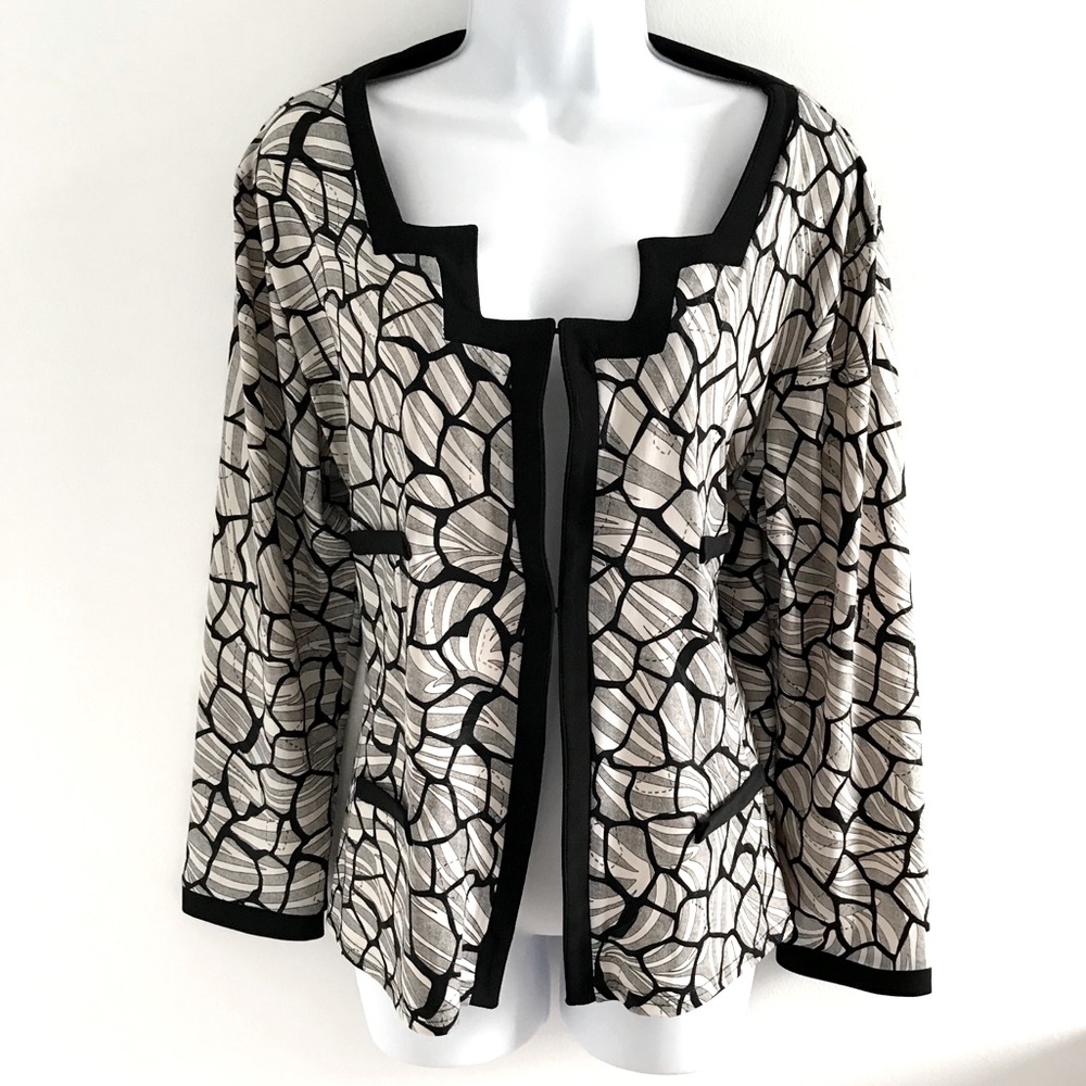 NWOT Marallis Soft Suit Blazer Black & Grey with Angled Collar Plus Size